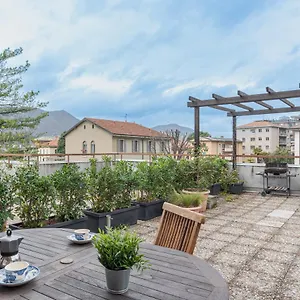 Apartment Center Apartments!, Como